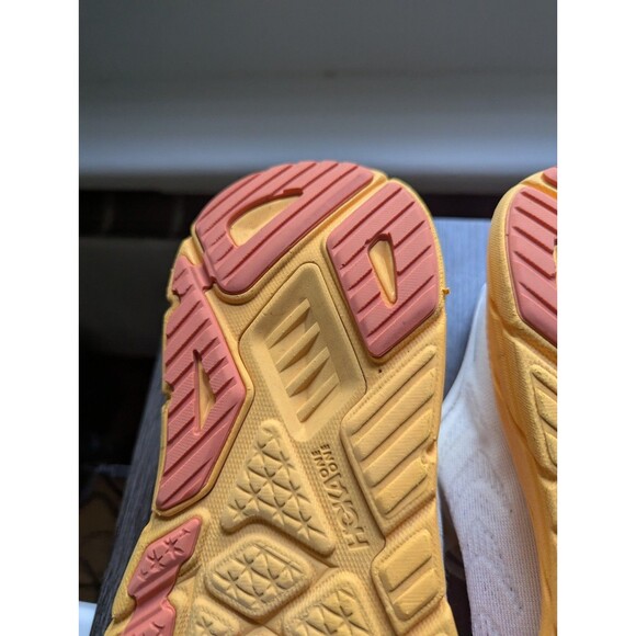 Women's Hoka Arahi 6 Wide Athletic Shoes *Great Condition* Size 8 D Light Gray - Picture 7 of 11